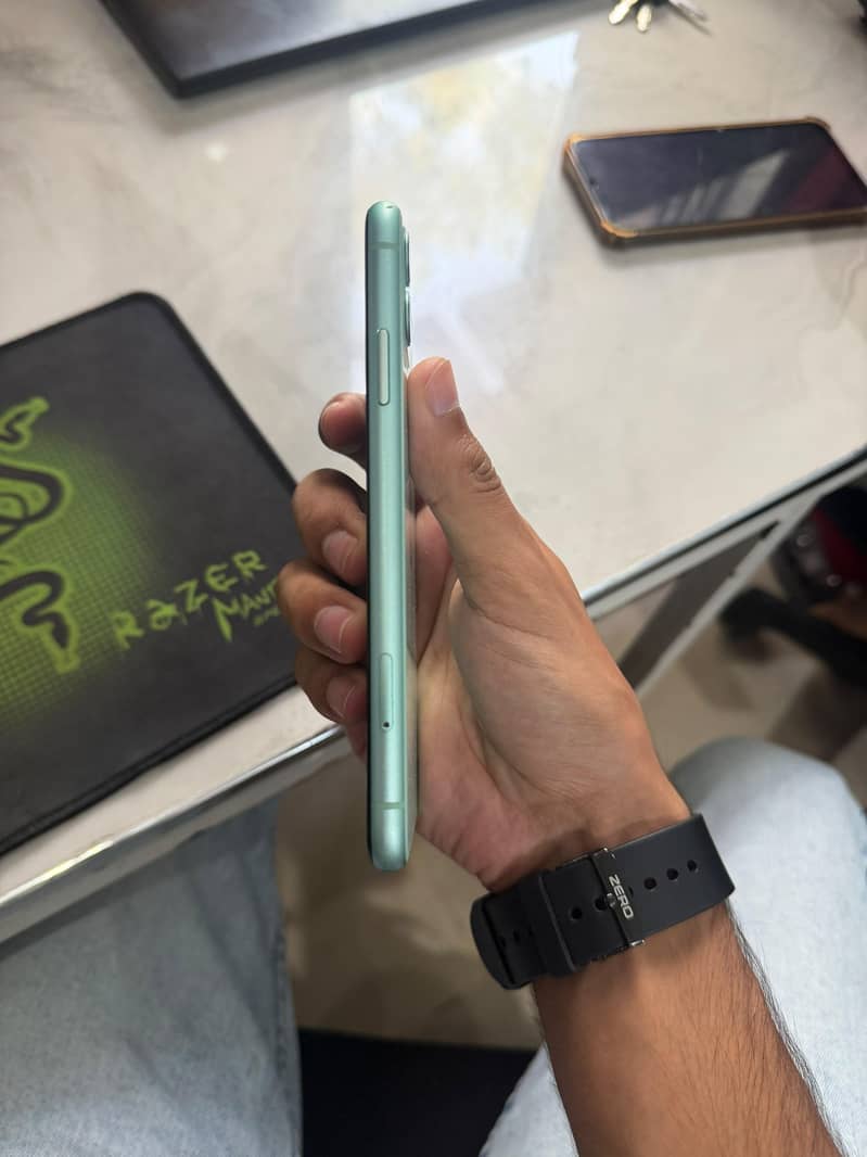 Apple iPhone 11 (jv) 4