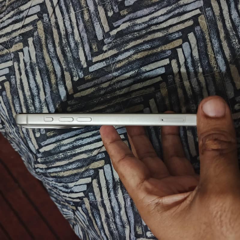 Apple iPhone 17 Pro Max 4