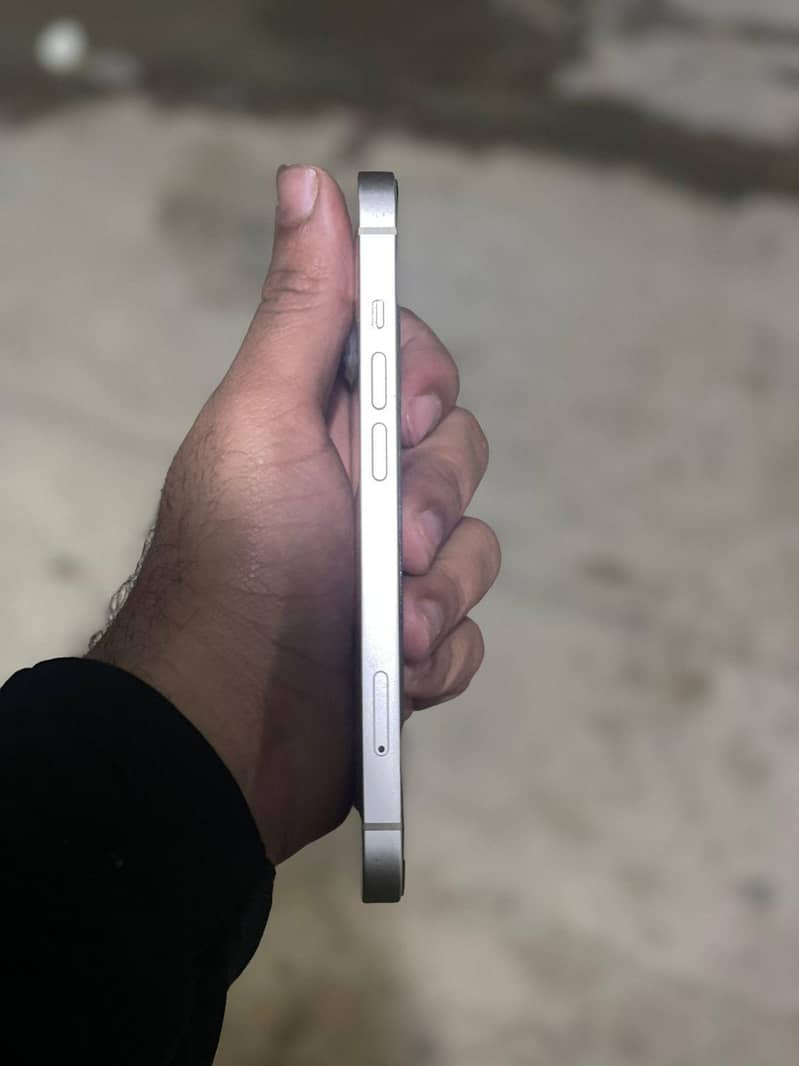 Apple iPhone 13 jv 1