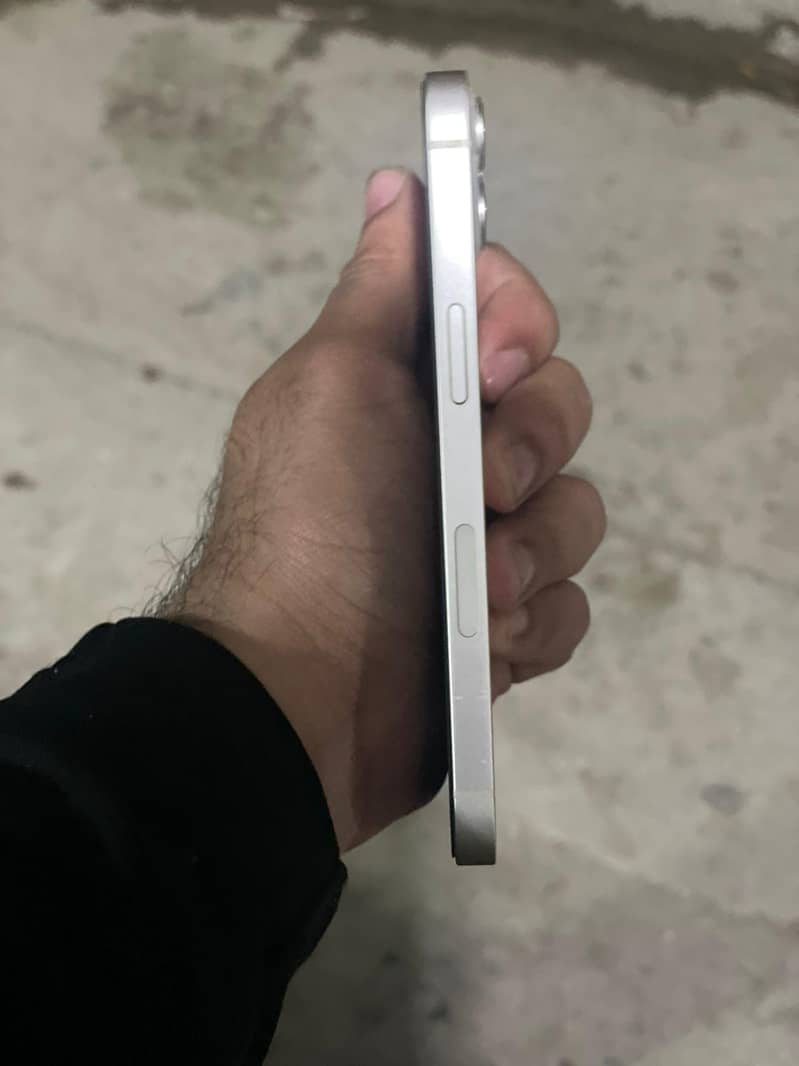 Apple iPhone 13 jv 3