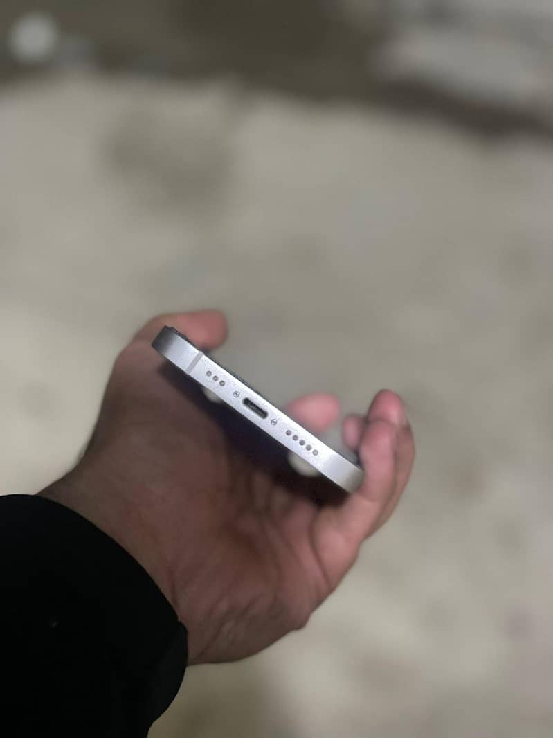 Apple iPhone 13 jv 4