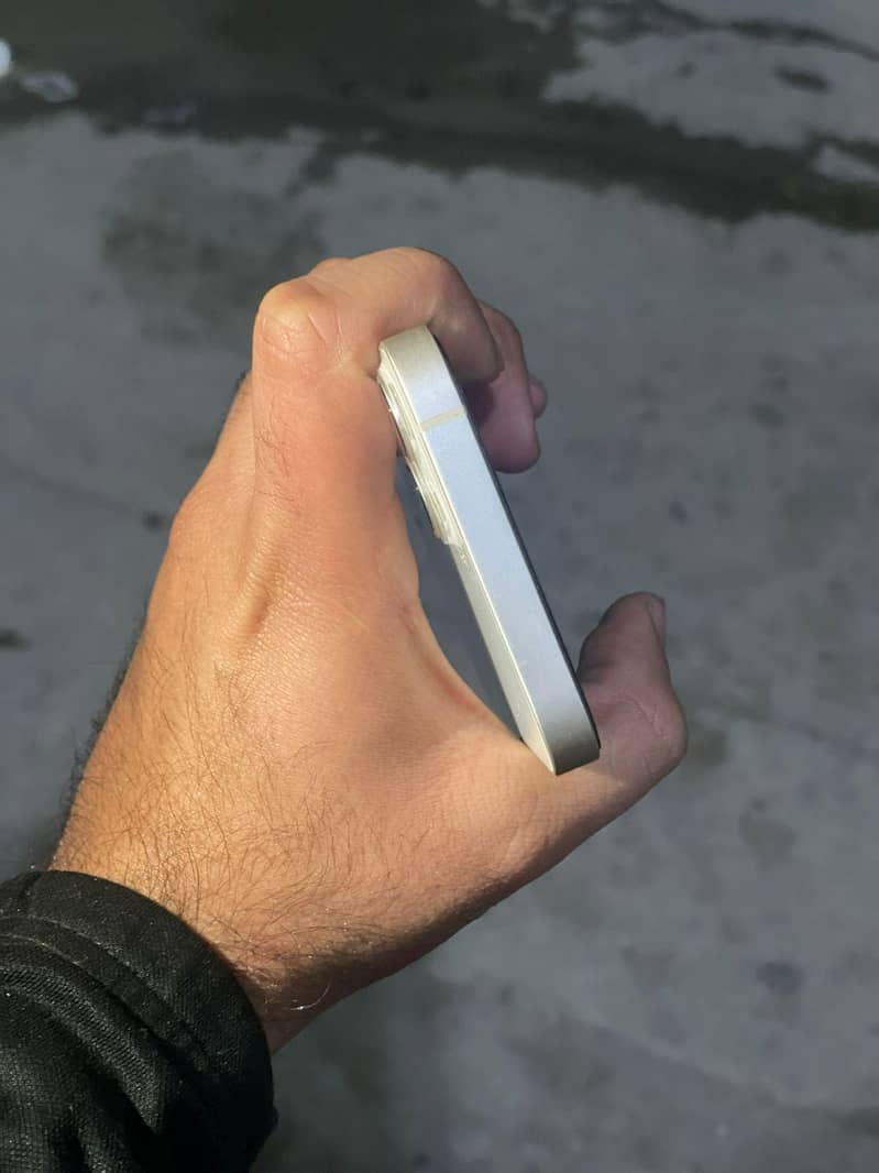 Apple iPhone 13 jv 5