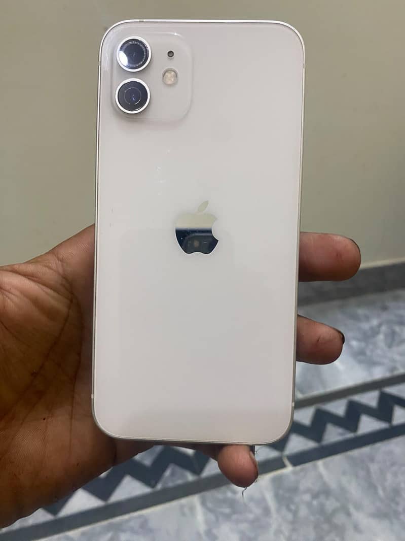 Apple iPhone 12 6