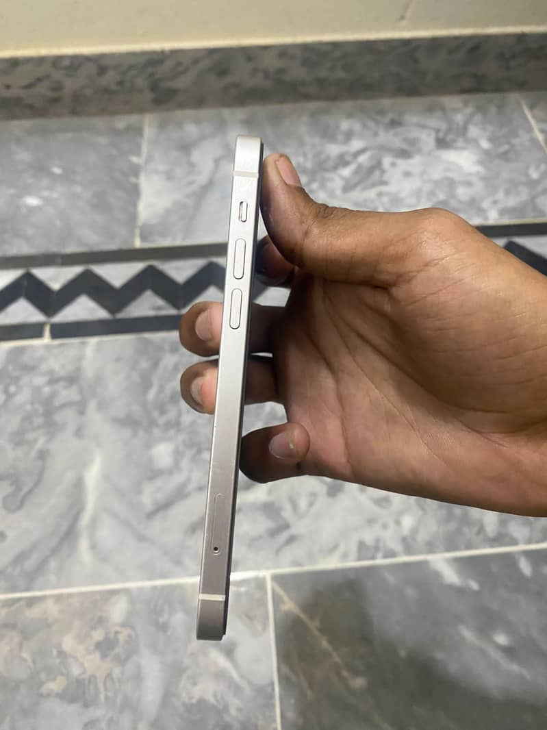 Apple iPhone 12 7