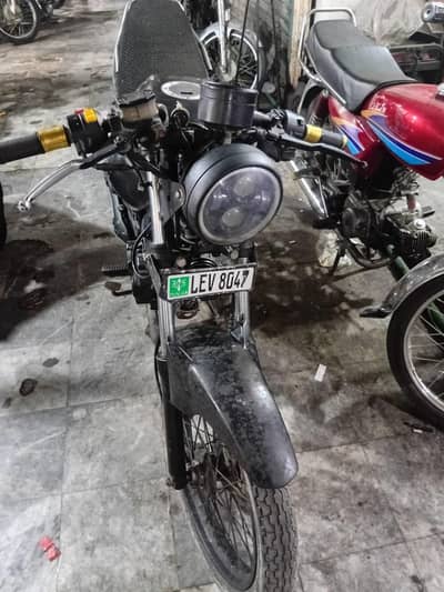 Ravi piggio 125 modified bike