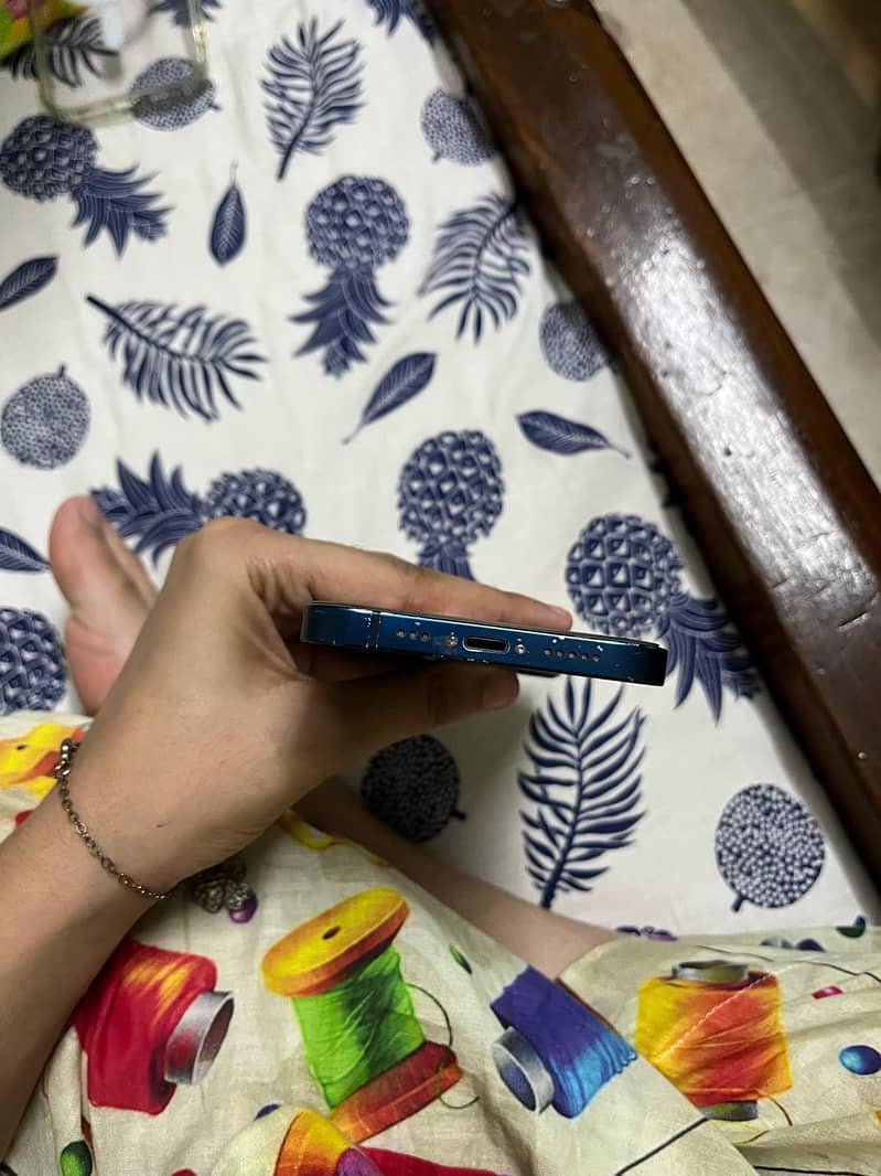Apple iPhone 12 8
