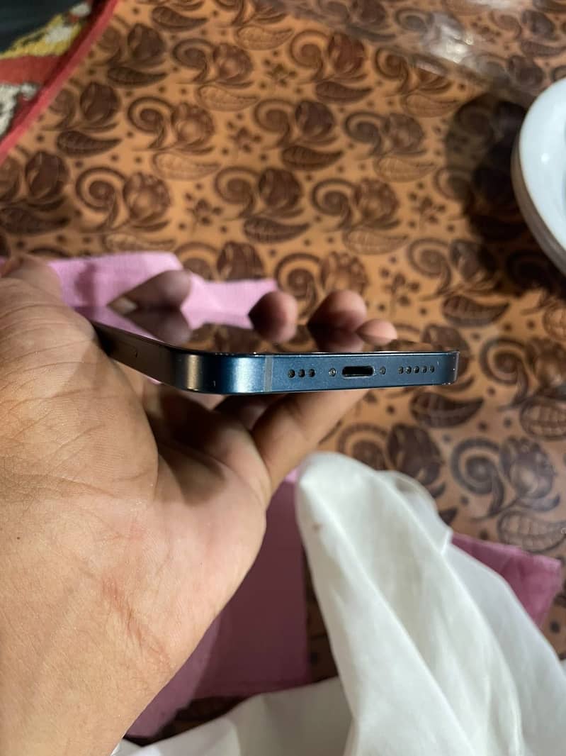 Apple iPhone 13 3