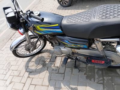 Honda CG 125 model 17/18 Black. 03223712783