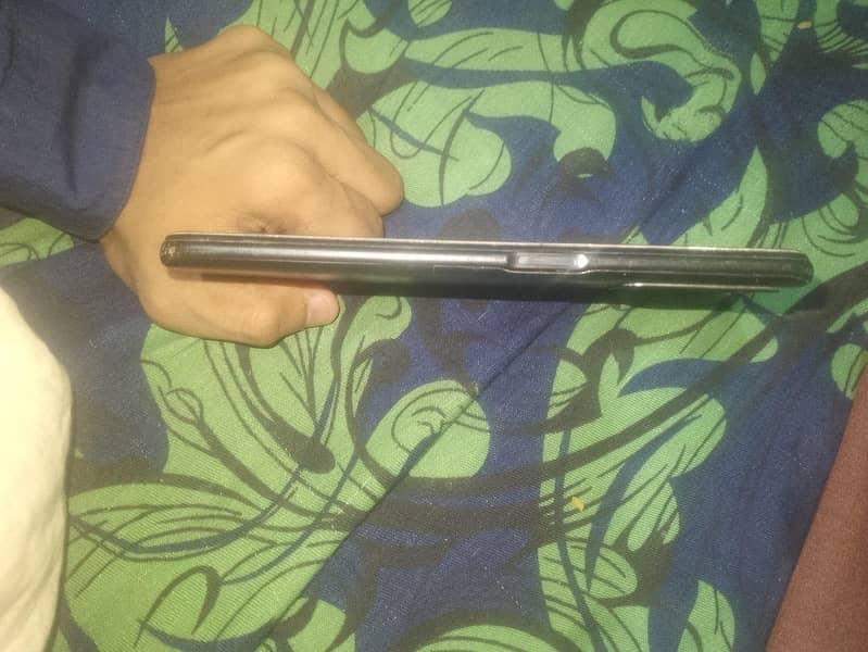 OPPO A76 1