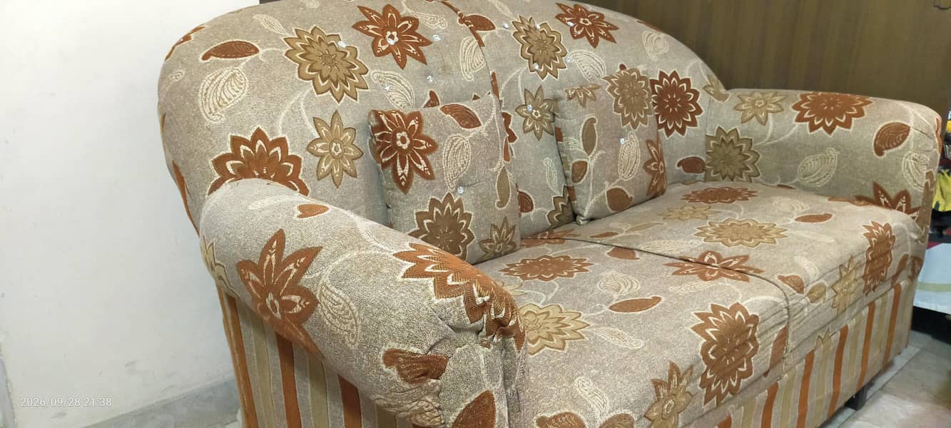 Almost new sofa set 3