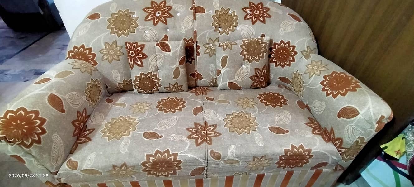 Almost new sofa set 4