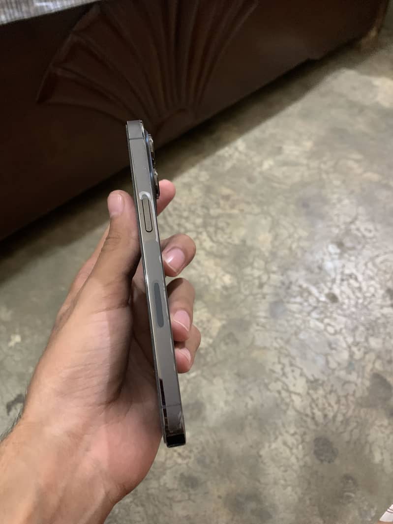 Apple iPhone 13 Pro 2