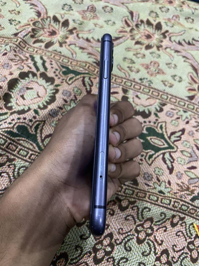 Apple iPhone 11 3