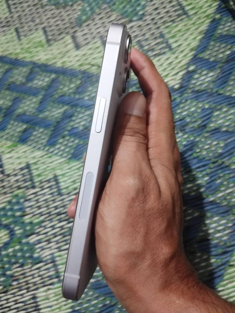 Apple iPhone 14 3