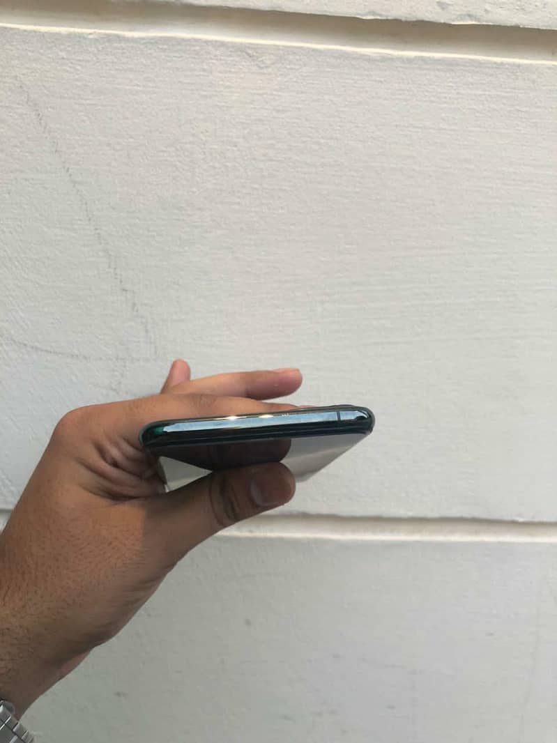 Apple iPhone 11 Pro Max 2
