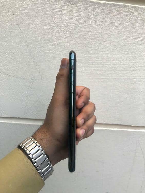 Apple iPhone 11 Pro Max 6