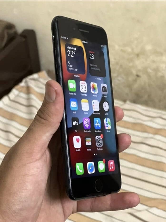 Apple iPhone 7 Plus 1