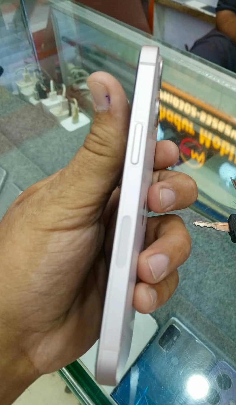 Apple iPhone 13 1