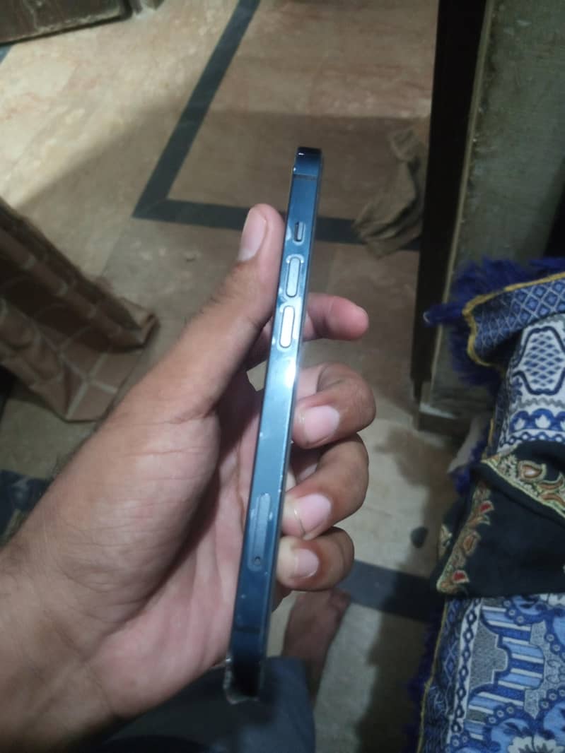 Apple iPhone 13 1