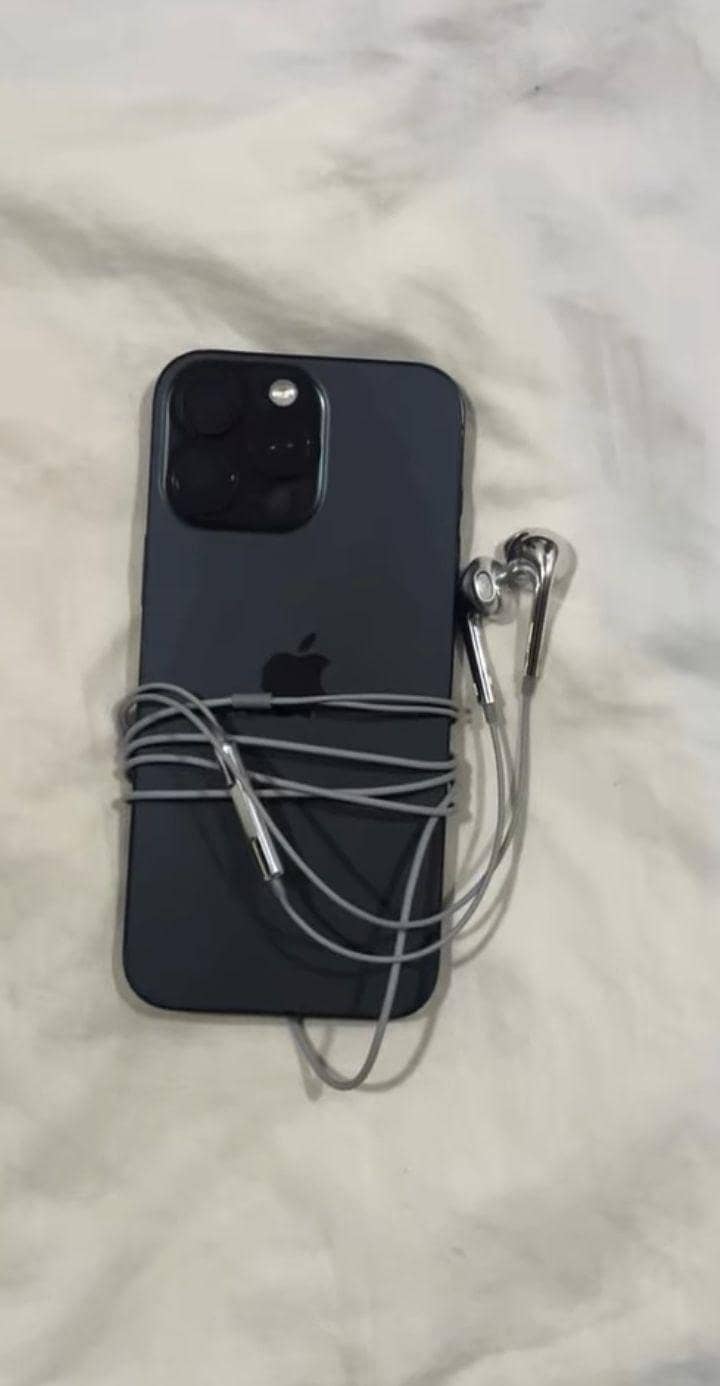 Chrome Wired Earbuds 0