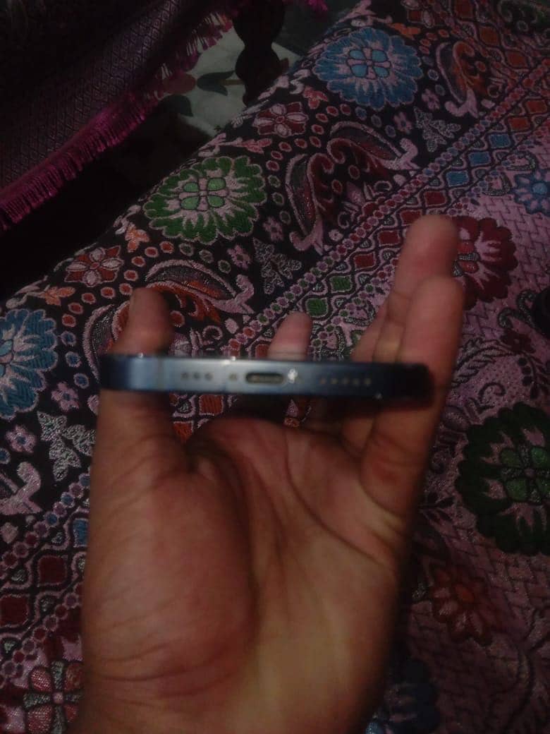 Apple iPhone 12 3