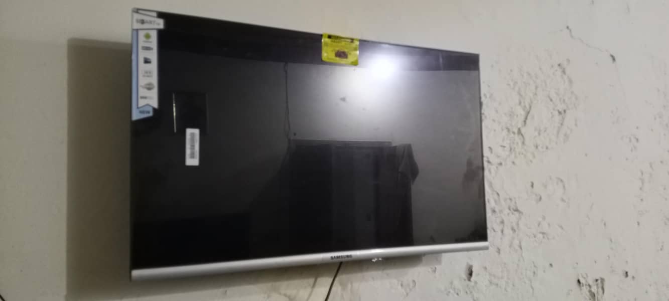Good Condition 10/10 Android LED. . . 1