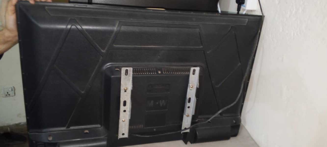 Good Condition 10/10 Android LED. . . 3