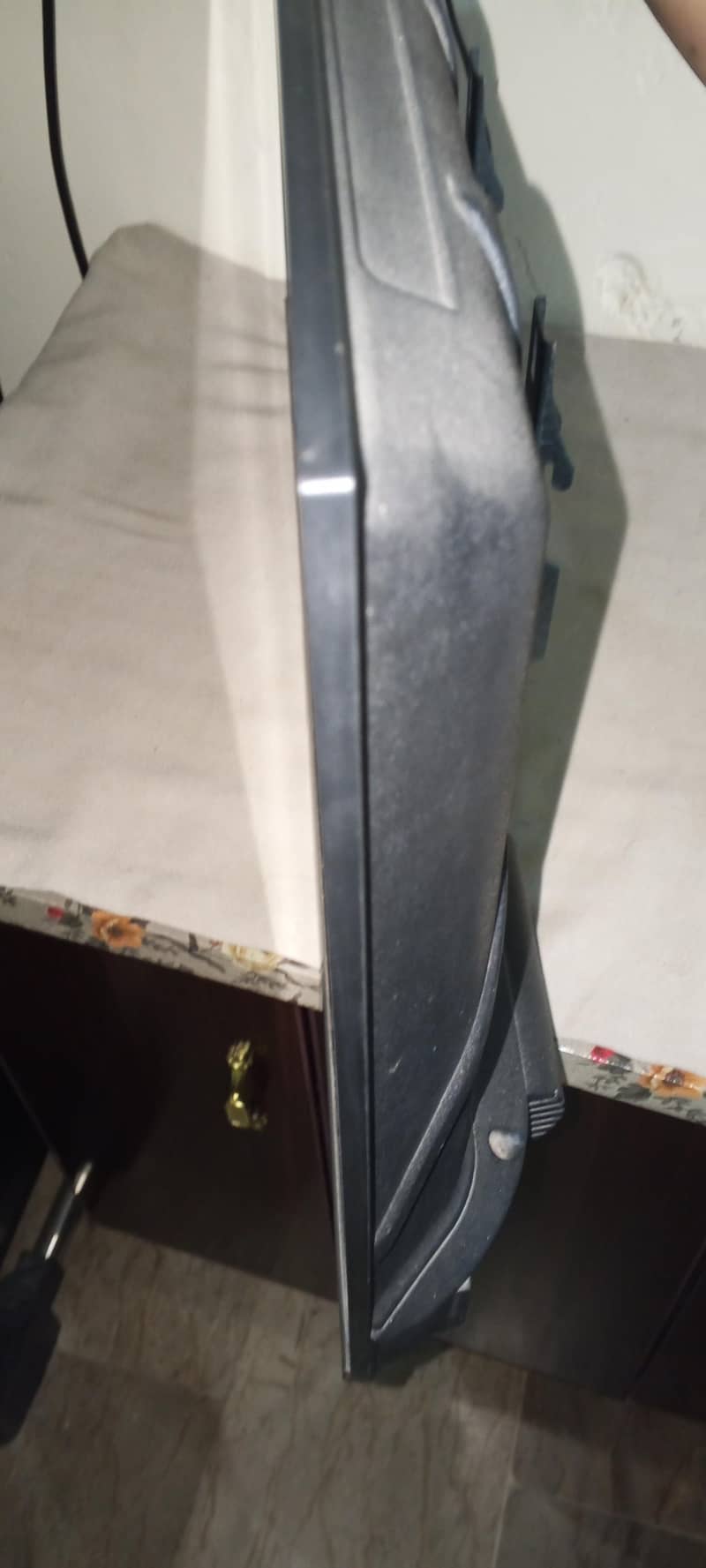Good Condition 10/10 Android LED. . . 5
