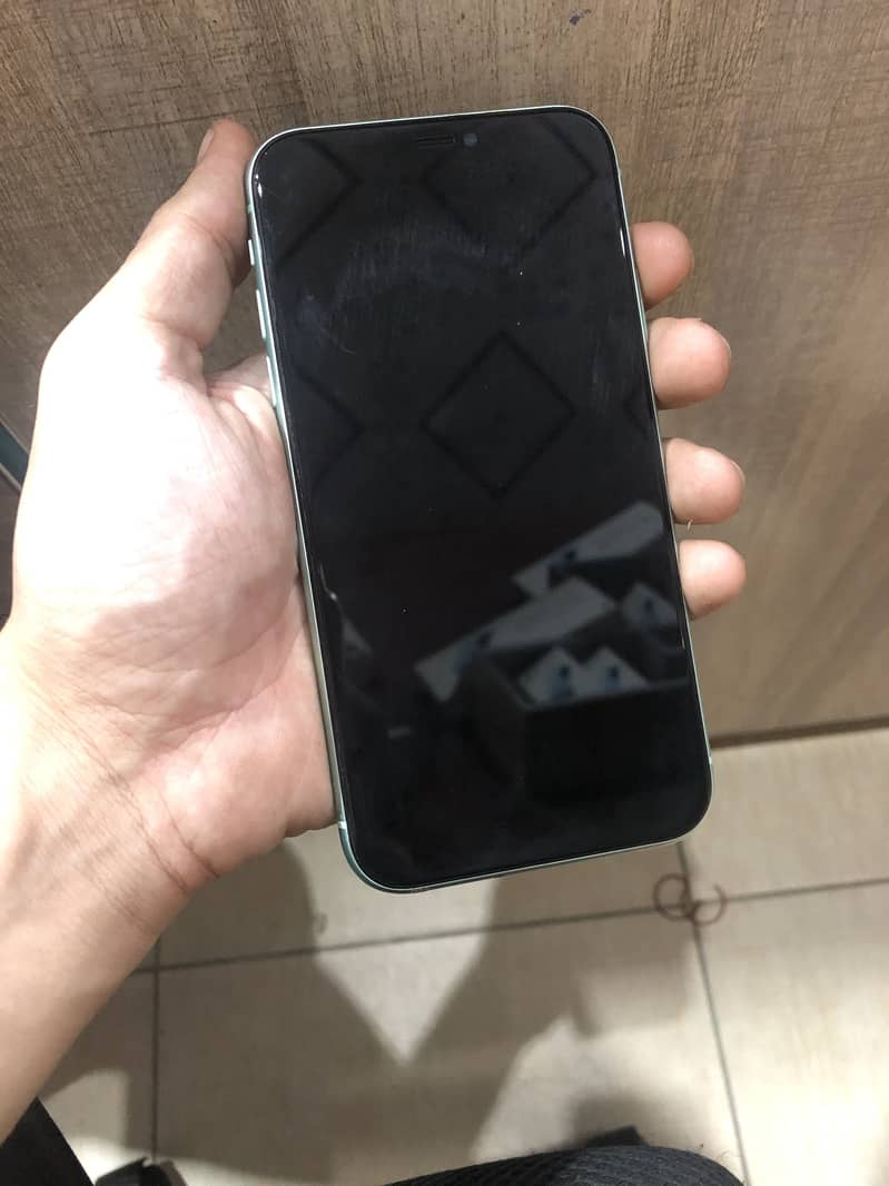 Apple iPhone 11 4