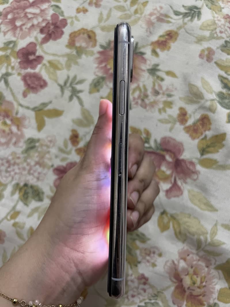 Apple iPhone X 3