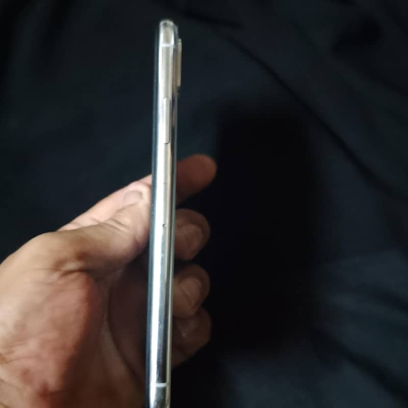 Apple iPhone X 3