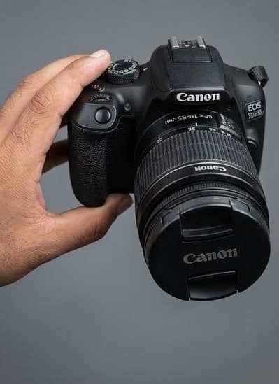 ​Canon EOS 1300D • 18-55mm
