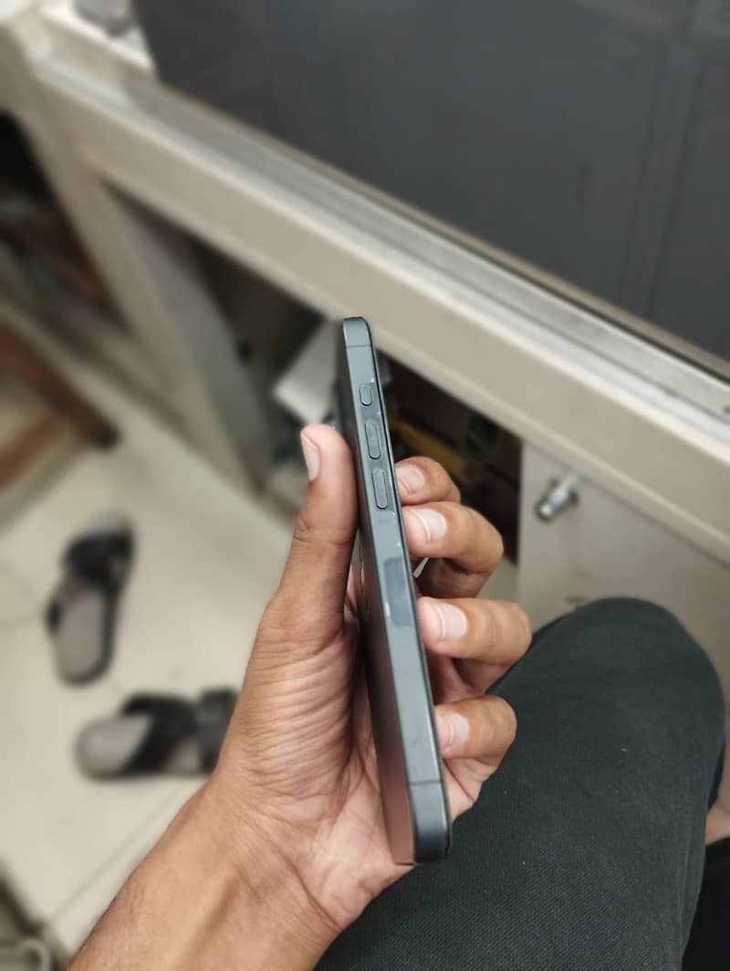 Apple iPhone 15 Pro 4