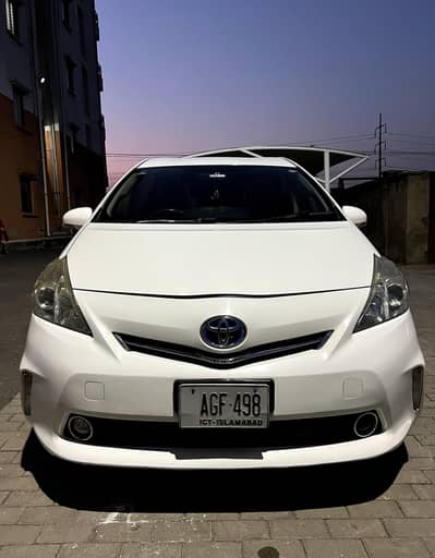 Toyota Prius Alpha 2014