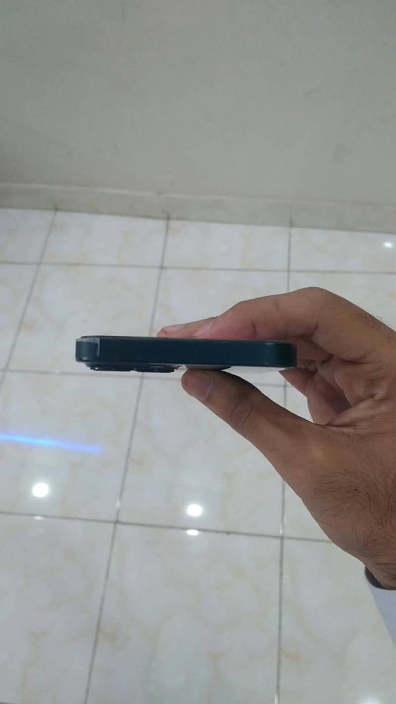 Apple iPhone 13 6