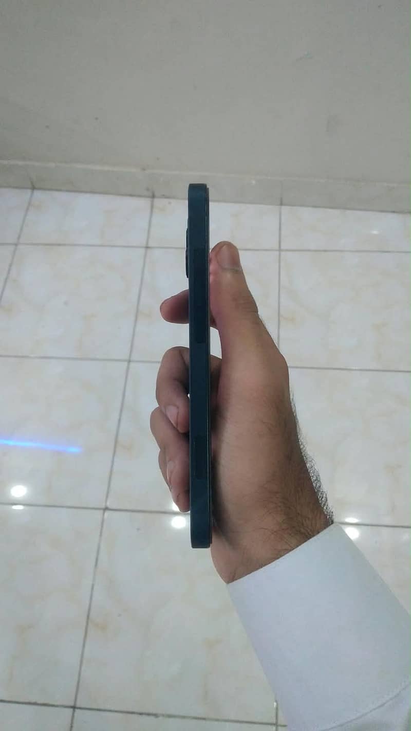 Apple iPhone 13 8
