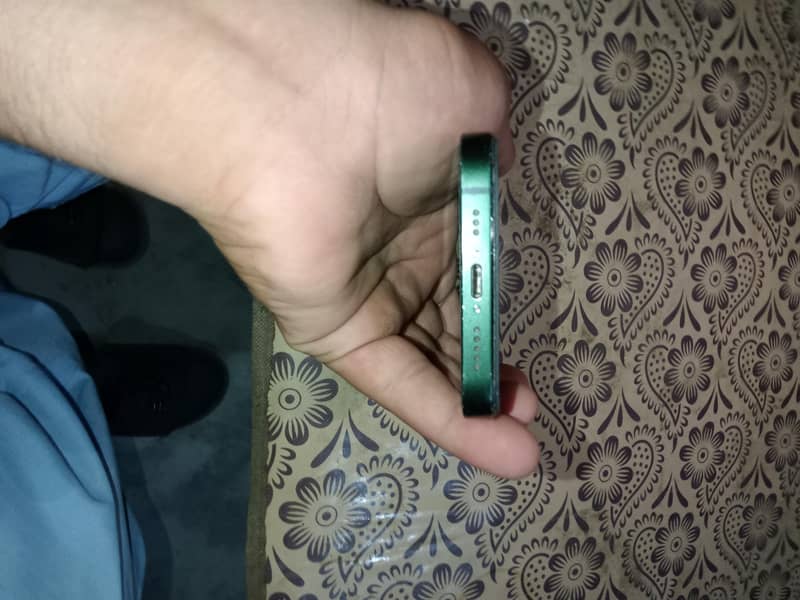 Apple iPhone 13 2