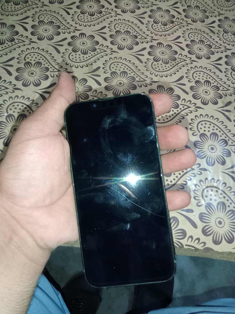 Apple iPhone 13 4