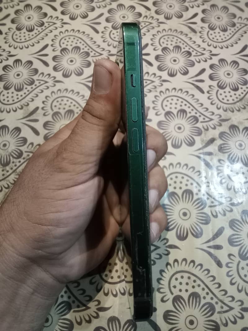 Apple iPhone 13 1