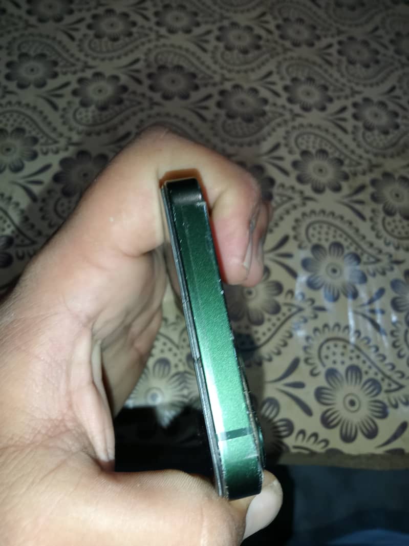 Apple iPhone 13 2