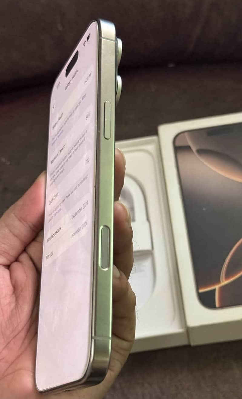 Apple iPhone 16 Pro Max 6