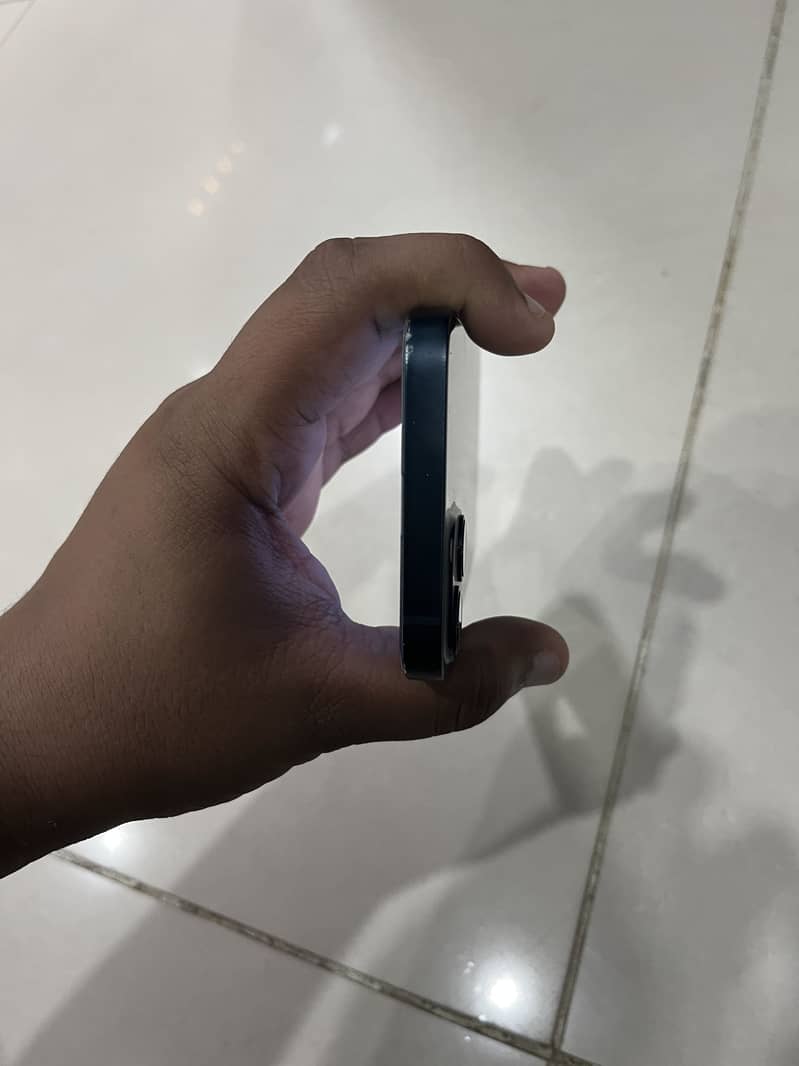 Apple iPhone 13 2