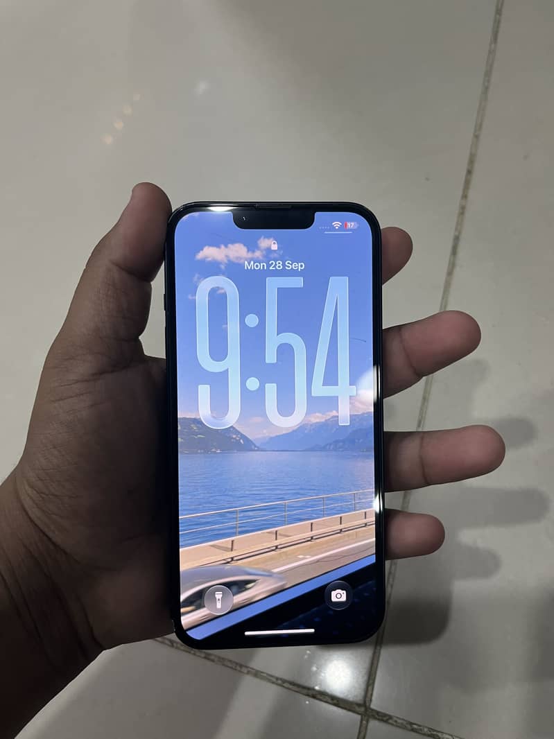 Apple iPhone 13 4