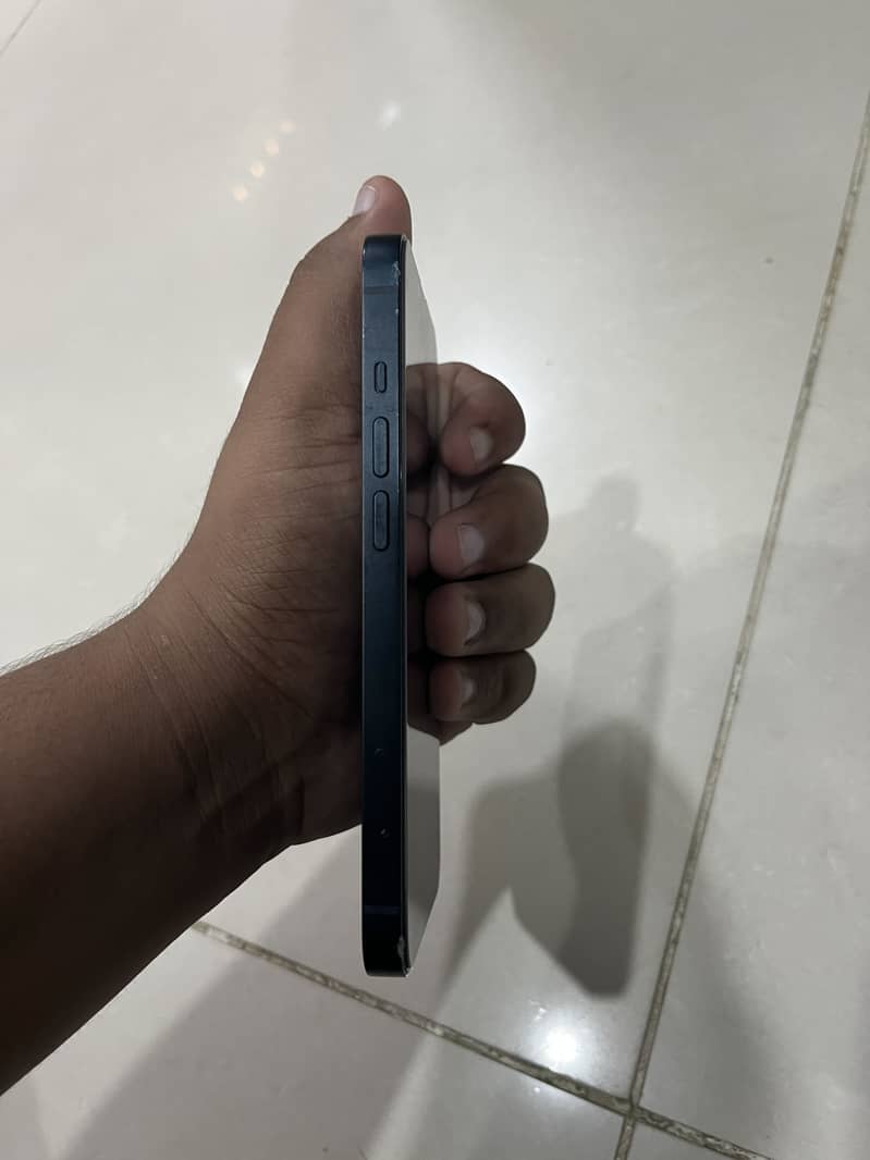 Apple iPhone 13 5