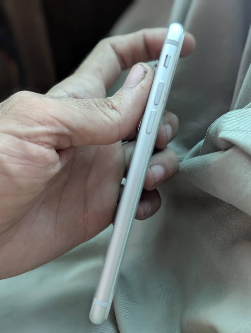 Apple iPhone 7 2