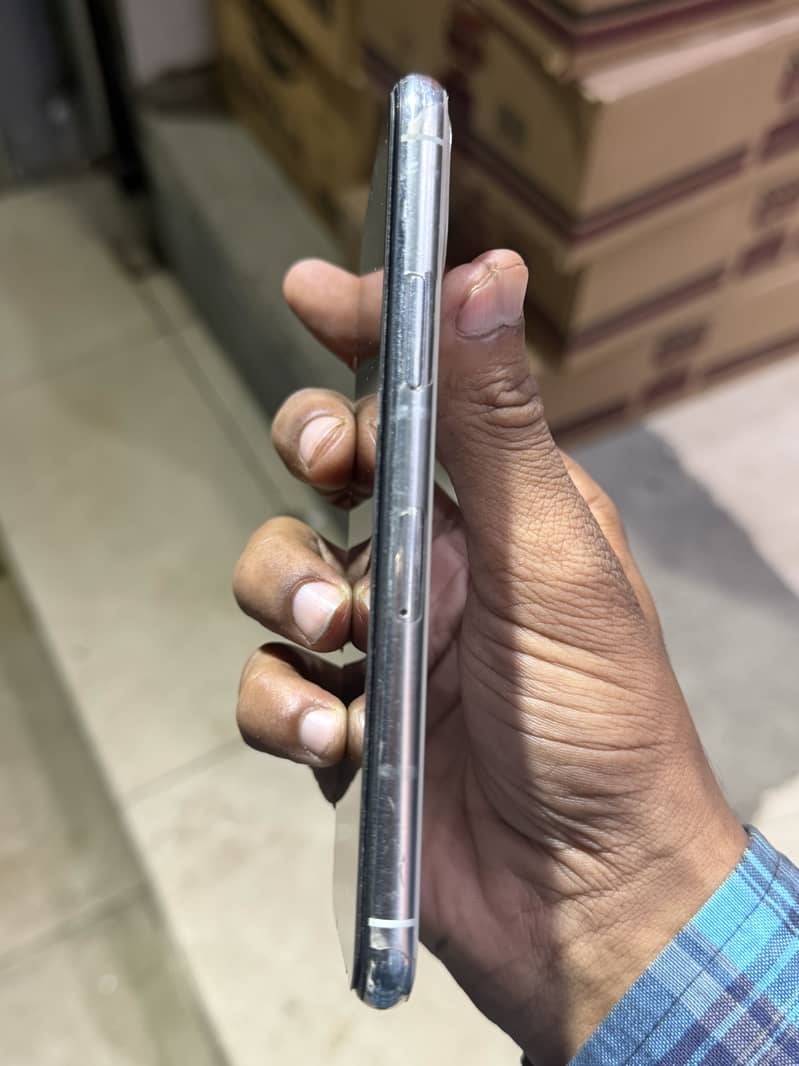 Apple iPhone 11 Pro 1