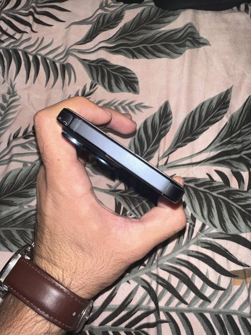 Apple iPhone 15 Pro Max 2