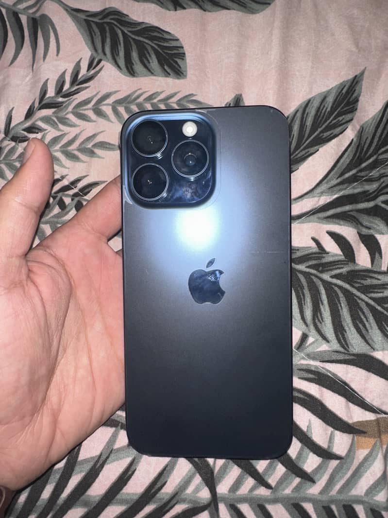 Apple iPhone 15 Pro Max 3