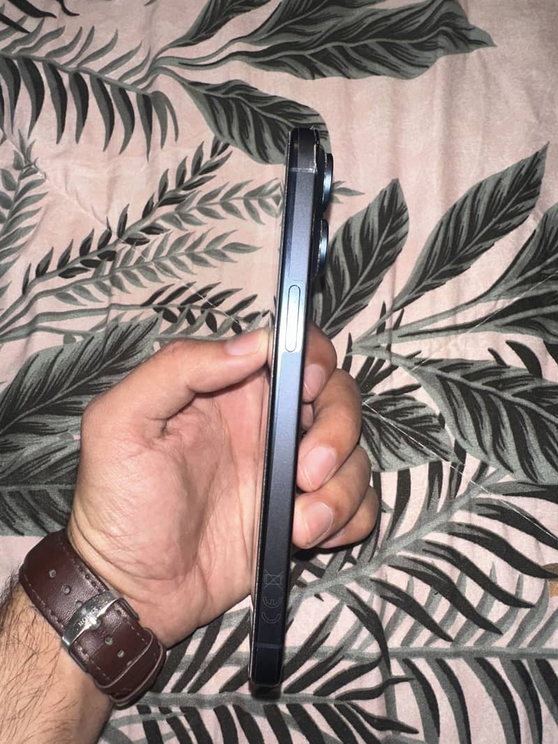 Apple iPhone 15 Pro Max 4