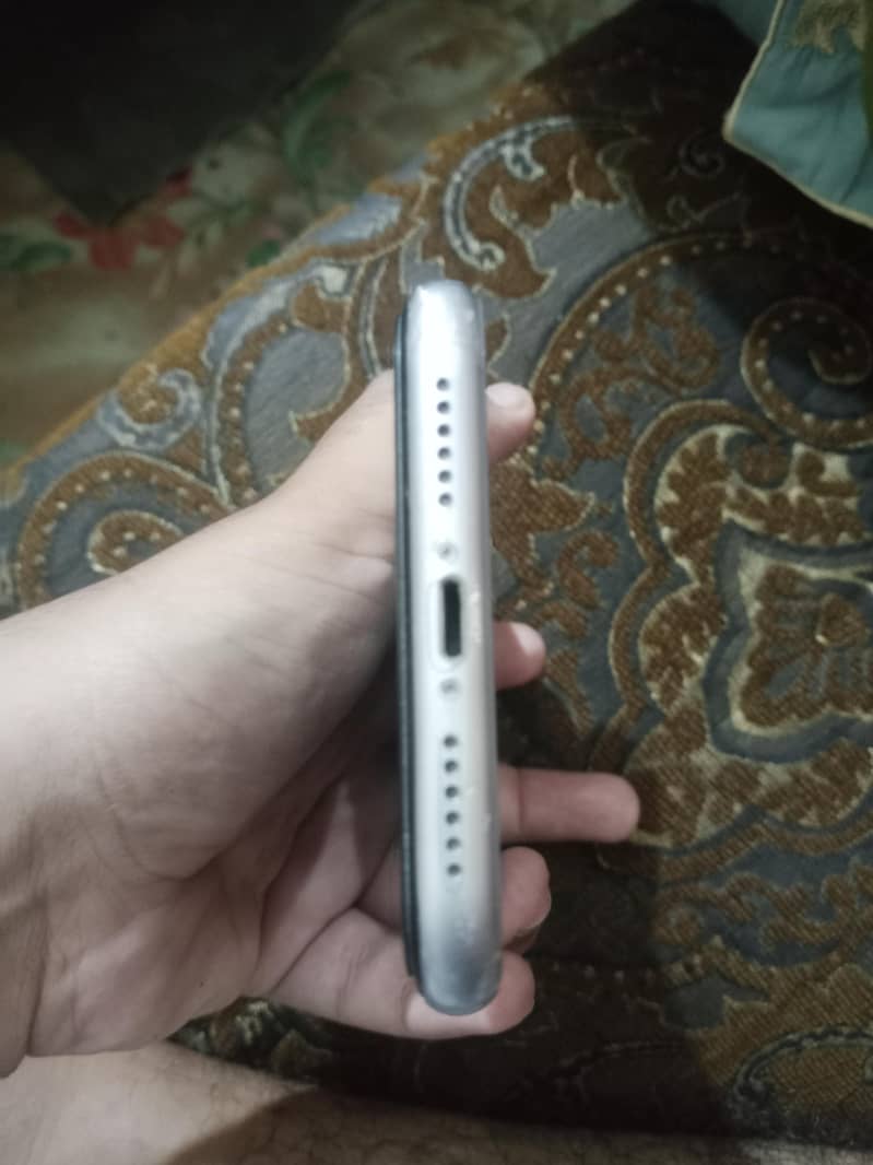 Apple iPhone 11 3